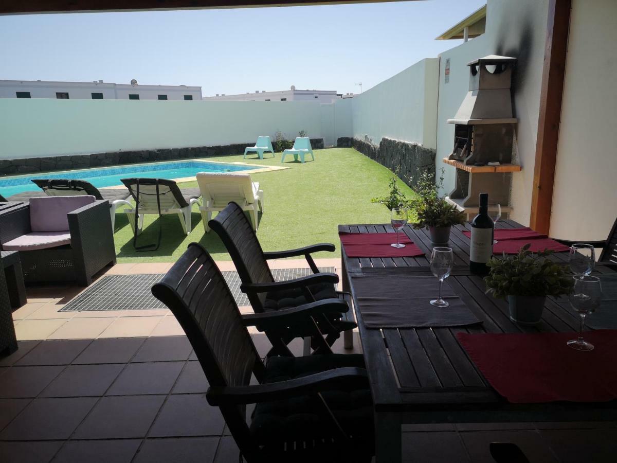 Villaantonia Private Huge Heated Pool And Super Fast Wifi Playa Blanca  Exterior photo